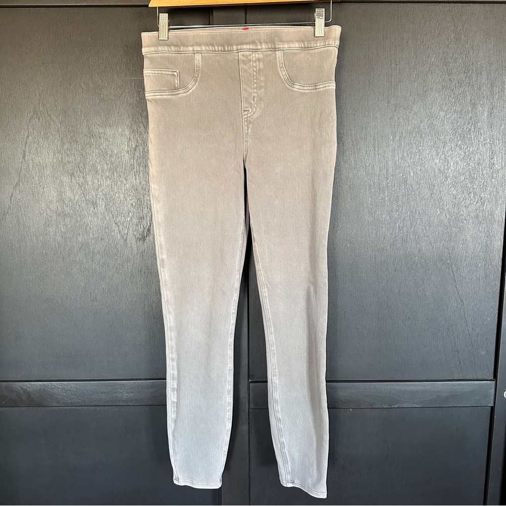 SPANX Pull On Denim Jeggings Jeans Light Gray Wash Size Medium